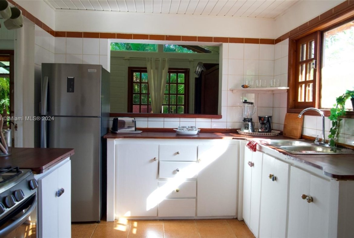 Kitchen of Home with large Jacuzzi